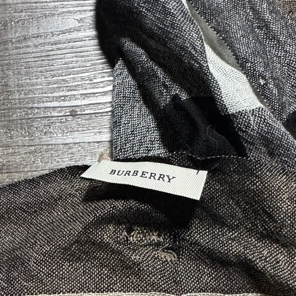 Burberry Check Cashmere silk scarf - Picture 2 of 10